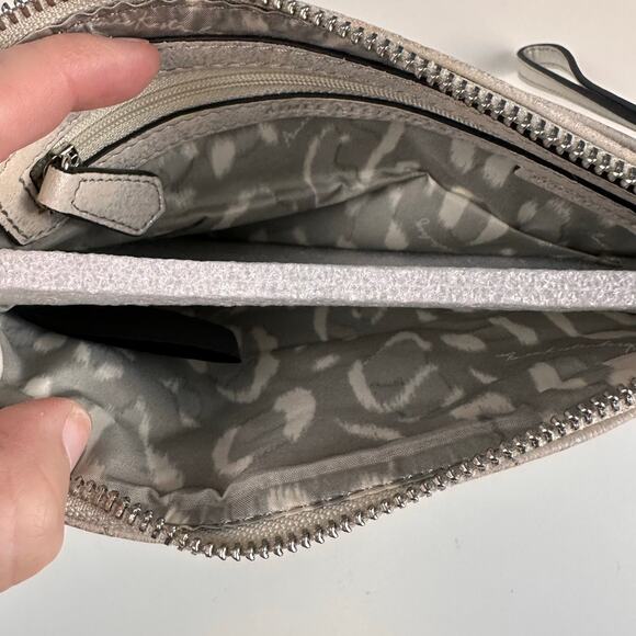 Aimee Kestenberg Wristlet Clutch Stone Silver Leather New "Its A Love Thing" - Picture 7 of 11